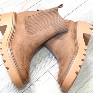 (S-3853)  Universal Thread Boots  Sz 9